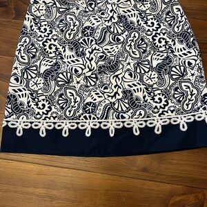 Vineyard Vines Navy and White Skirt